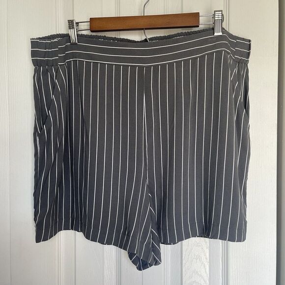 Nine West Women's Shorts XXL Gray Striped Pull On Rayon - Picture 11 of 11